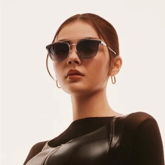 Quay Getaway Sunglasses Grey Frame Smoke Lens - Picture 2 of 6